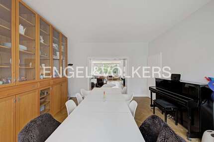 Haus zum Mieten in Krefeld 3.200,00 € 256 m²