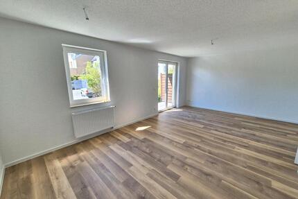 Komplett saniert, statt nur renoviert 2 Raum Wohnung mit Terrasse - Ronneburg