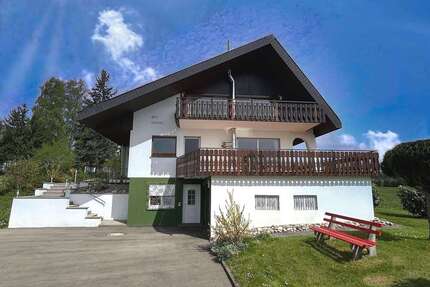 Haus zum Kaufen in Friedenweiler 490.000,00 € 283 m²