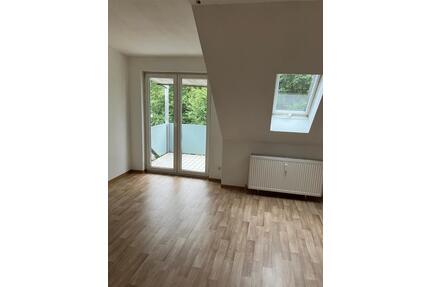 WBS erforderlich - Schöne 2-Zimmer Dachgeschosswohnung mit Balkon zu vermieten - Stadtallendorf