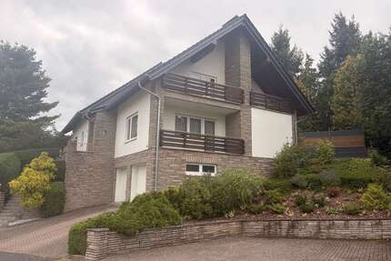 Haus zum Kaufen in Eschershausen 500.000,00 € 212 m²