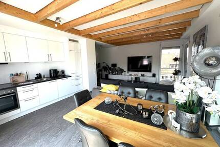 Exklusive, neuwertige 2-Zimmer-DG-Wohnung m. off. Küche und herrlicher Dachterrasse in Aussichtslage - Filderstadt Plattenhardt