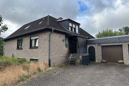 Zwangsversteigerung - Ein- oder Zweifamilienhaus mit großem Potential in Ilsede - für den Erwerber provisionsfrei!