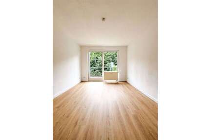 Wohnung zum Kaufen in Schwerin 119.999,00 € 64.85 m²