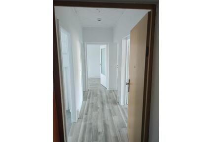 585 € | 117 qm | 6 ZKB Balkon | Günstige Fernwärme - Mücheln (Geiseltal)