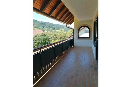 Helle 3,5-Zimmer Wohnung - 900,00&nbsp;EUR Kaltmiete, ca.&nbsp; 104,00&nbsp;m&sup2; in Simonswald (PLZ: 79263)