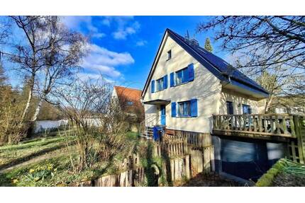 Exponierte Waldrandlage in Bad Homburg: 698 m² Grundstück mit Haus, Ofen, Garten, Terrasse, Balkon & Neubaupotenzial