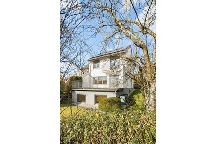 Viel Platz für die Familie: modernisiertes Einfamilienhaus mit Einliegerwohnung - Wehrheim