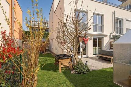 Einzugsbereite Doppelhaushälfte als echtes Raumwunder: Hochwertiges Wohnerlebnis mit Garten und Dachterrasse - Ludwigsburg Süd