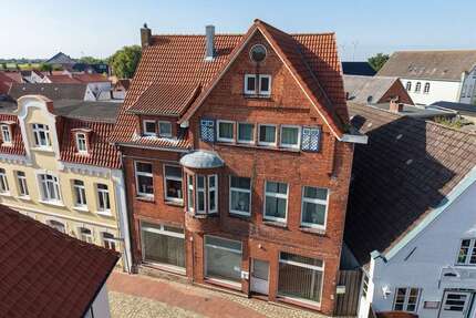 Haus zum Kaufen in Wesselburen 299.000,00 € 180 m²