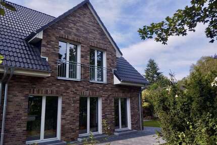 Haus zum Mieten in Bönningstedt 2.845,00 € 169.94 m²