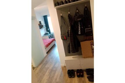 Helle 1-Zimmer Wohnung im 4. OG mit Aufzug in Frankfurt-Gallus - Frankfurt am Main