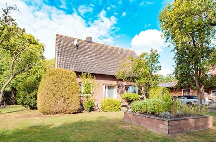 Charmantes Einfamilienhaus - 1.000,00&nbsp;EUR Kaltmiete, ca.&nbsp; 140,00&nbsp;m&sup2; in Klein Berßen (PLZ: 49777)