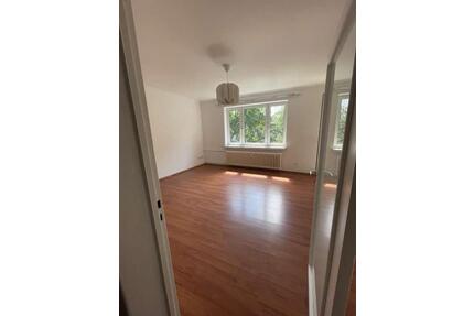Helle 3-Zimmer Wohnung in grüner und ruhiger Lage *WG möglich* - Berlin Charlottenburg-Wilmersdorf