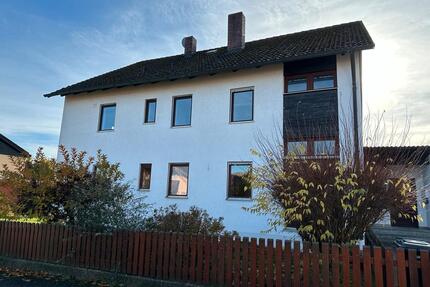 Freist. Einfamilienhaus mit separater Wohnung im 1. OG - Beratzhausen