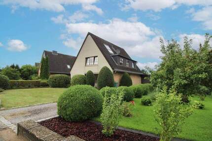 Sofort bezugsfrei & charmant: 3-Zimmer-Erdgeschosswohnung mit Terrasse, Garten und Garage - Breitenburg