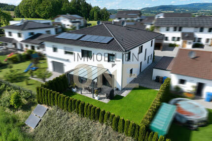 Neuwertige DHH mit Einzelgarage! Modernes Wohnen in ruhiger Umgebung - Hunderdorf