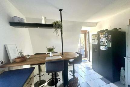 3-Zimmer-Wohnung 135 m² OG mit Balkon, Carport, Garten - Oldendorf