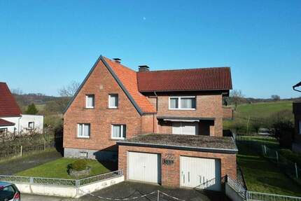 Großzügiges Ein- bis Zweifamilienhaus mit weitläufigem Grundstück und unverbaubarem Blick - Steinheim Sandebeck
