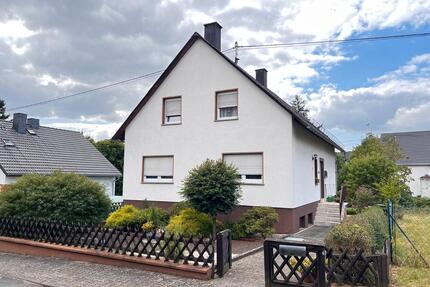 Einfamilienhaus mit Garten und viel Potenzial - Hellenhahn-Schellenberg