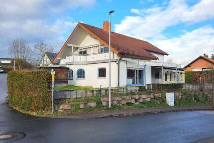 Haus zum Kaufen in Buchen 498.000,00 € 208 m²