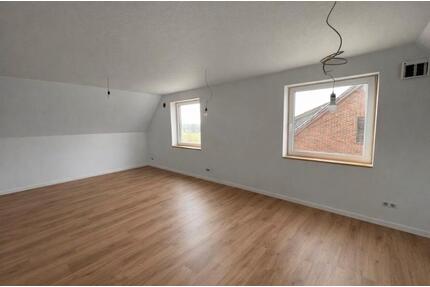 Erstbezug nach Kernsanierung mit Feldblick, Warmmiete inkl. Strom - Heide