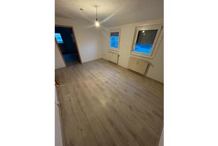 Neu renovierte 3,5 Zimmer Maisonette Wohnung in zentral Mühlacker