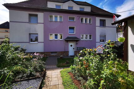 schicke 2-Raum-Wohnung 55 m2 Küche, Bad, Dachkammer und Gartenanteil - Oberlungwitz