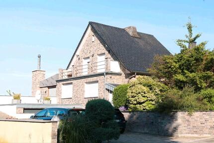 Einfamilienhaus mit großem Grundstück - Übach-Palenberg