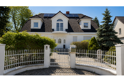 Haus zum Kaufen in Schwalbach 1.690.000,00 € 250 m²