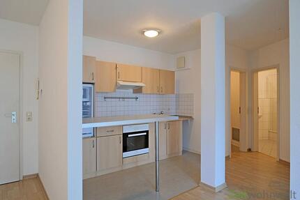 (12536_98) MGN: kleine 2-Zimmer-Wohnung mit Laminatböden zum ruhigen Innenhof, EBK und Hausmeisterdienste inkl. - Meiningen