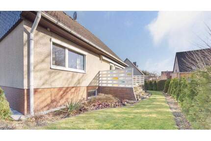 Charmantes Ein-Zweifamilienhaus mit großem Garten, viel Platz und vielseitigen Nutzungsmöglichkeiten - Linsburg