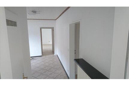 Geräumige Erdgeschosswohnung Küche, Garage, Garten Leer Heisfelde - Leer (Ostfriesland)