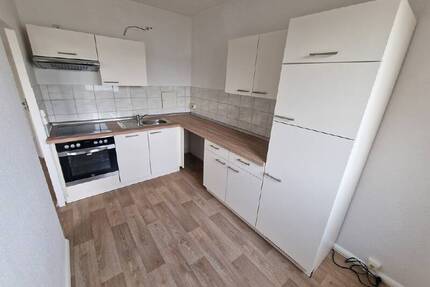 **Charmante 3-Raum-Wohnung mit moderner Einbauküche & gemütlichem Balkon zum Wohlfühlen** - Gera Lusan