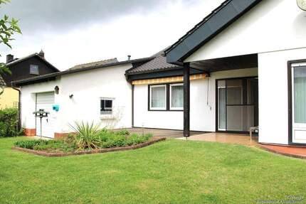 Gemütlicher Bungalow mit drei Garagen und herrlichem Garten Denkendorf Gelbelsee - Denkendorf / Gelbelsee