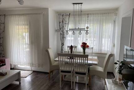 Schöne gepflegte 4,5 Zimmerwohnung inkl. großer Garage in guter Lage zu verkaufen! - Nürtingen Oberensingen