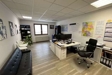 Geräumige Büro-Praxiseinheit im Ried-Center - Weil der Stadt
