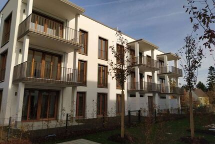 Super Dachterrassenwohnung, ruhig, hell, am Park, S-Bahn 200 m. - München