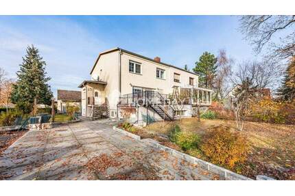 Kernsanierte Doppelhaushälfte mit 4 Zimmern, Keller, Tiefgarage, Nebengelass und Garten - Paulinenaue