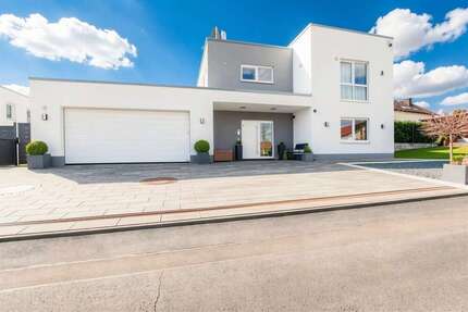 Haus zum Kaufen in Weilrod 795.000,00 € 174.19 m²