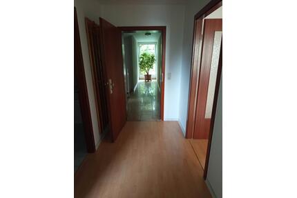Schöne 1,5 Zi Wohnung Balkon EBK Abstellraum, TG, Hausm. Keller - Göppingen Faurndau