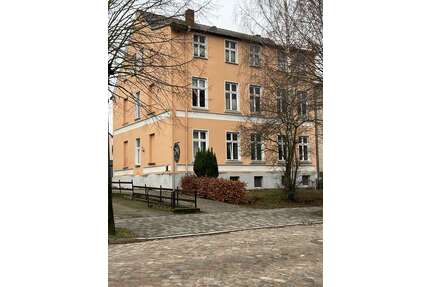 Haus zum Kaufen in Malchin 320.000,00 € 328 m²