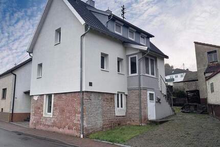 Mehlbach: Freistehendes Einfamilienhaus mit PKW-Stellplatz
