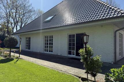 IMMOBILIEN GUMNIOR präsentiert: Stilvoller Bungalow mit großzügigem Raumkonzept in Spelle