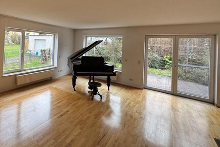 Einfamilienhaus mit großem Garten und 7 Zimmern von Privat - Marburg Marbach