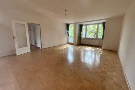 3 Zimmer City-Wohnung mit zwei Balkonen, hell und gut geschnitten. - Düsseldorf Golzheim