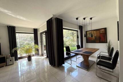 Freie Erdgeschosswohnung mit großem Wohnbereich und Terrasse in Müngersdorf - Köln