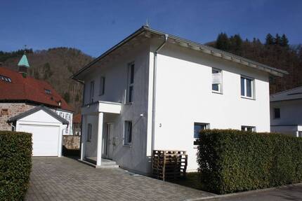 Wann möchten Sie einziehen... ganz gepflegtes Einfamilienwohnhauses.. und ein Grundstück einem kleinen Bächlein.. ... - Hausen