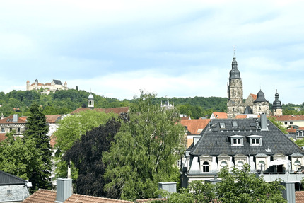 Stadtmitte mit Supersicht von Veste bis Staffelberg! 3-Zi.-Wohnung mit Aufzug UND Tiefgaragen-Stpl.! - Coburg