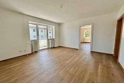 Einziehen und wohlfühlen: Helle und gepflegte Wohnung mit Balkon und neuer Ausstattung - Wiesbaden Biebrich